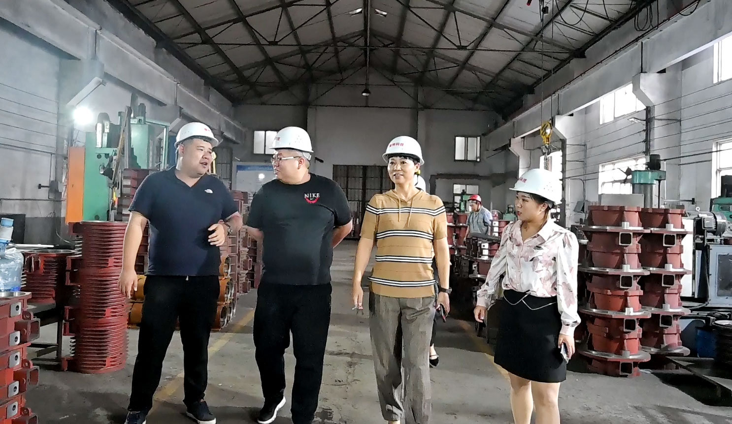 精準服務(wù)骨料制砂行業(yè)，河南豫特機械高能效STS水平橢圓振動篩填補行業(yè)空白！